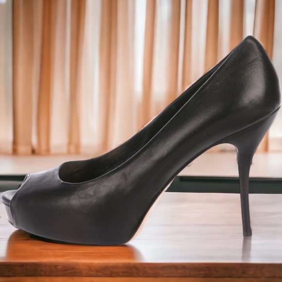 Gucci: “Betty” Peep toe platform stiletto heels 👠 - Picture 3 of 10